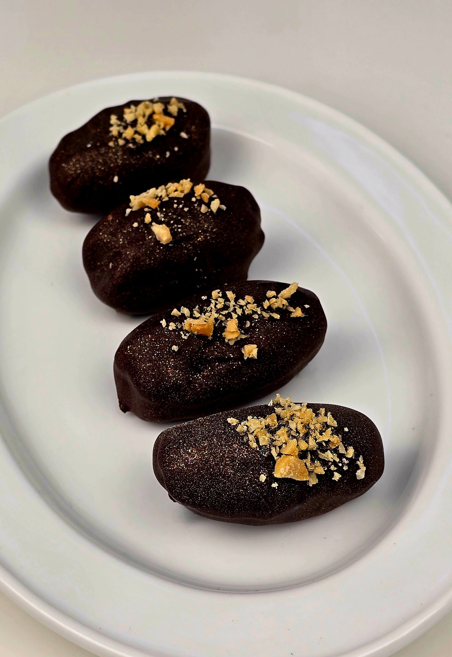 Datteln in Schokolade mit gesalzenen Erdnüssen und Karamellfüllung (5 St.)