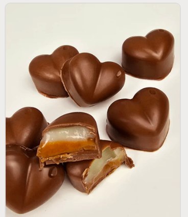 Herzpralinen mit einer Caramel-Sahne Füllung (8 Stück)